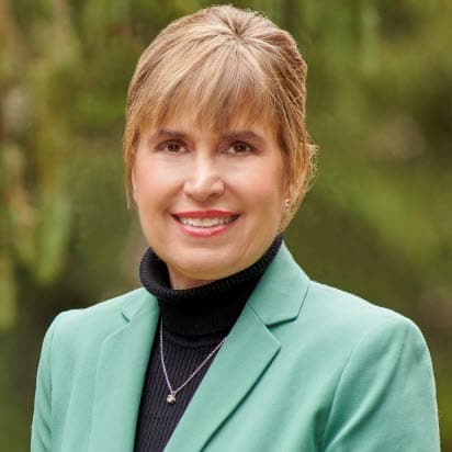 Caroline Henrich Headshot